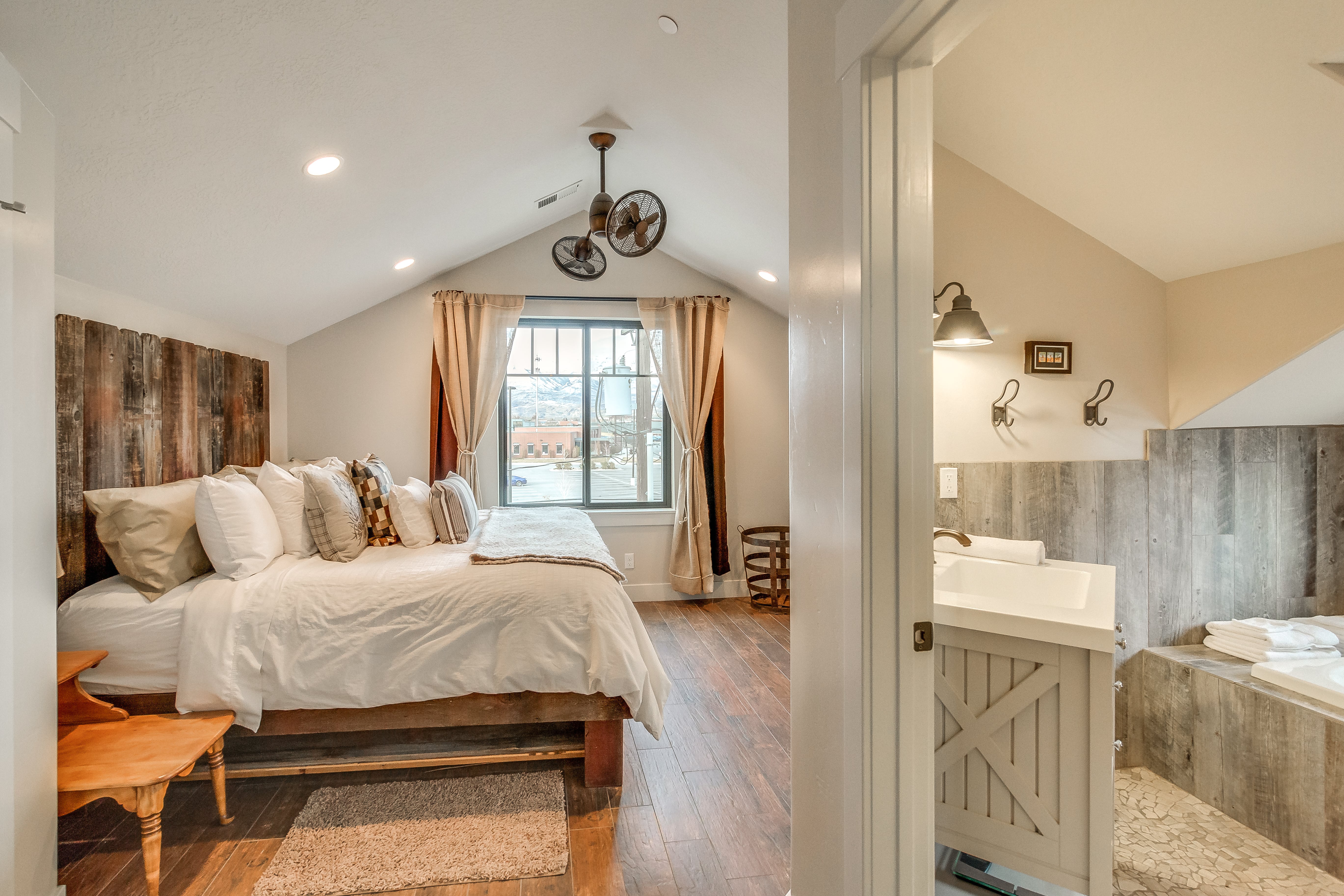 3 Bedrooms Vacation Rental Provo